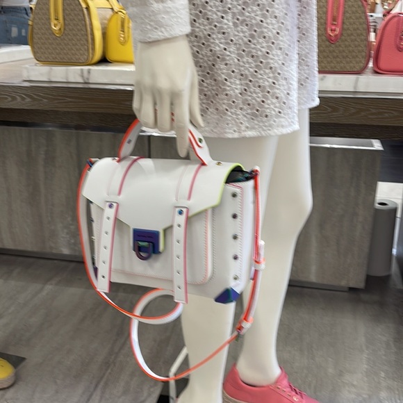 MICHAEL KORS
Manhattan Medium Contrast-Trim Leather Satchel
35H1TNCS8L
Optic Wht - Picture 12 of 16